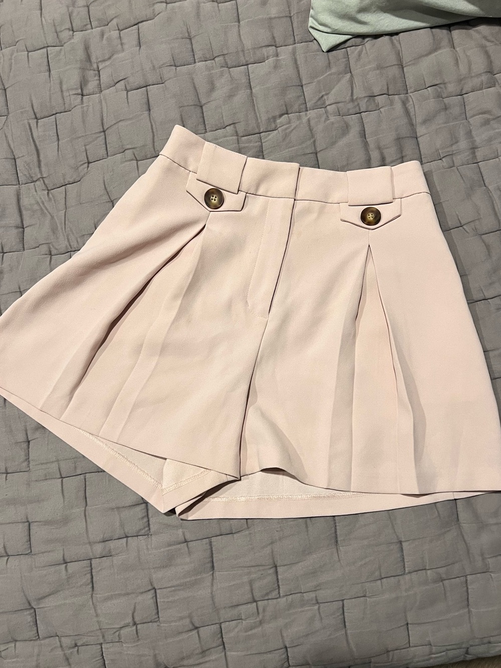 Pleated High-Waist Women's Shorts - Light Pink